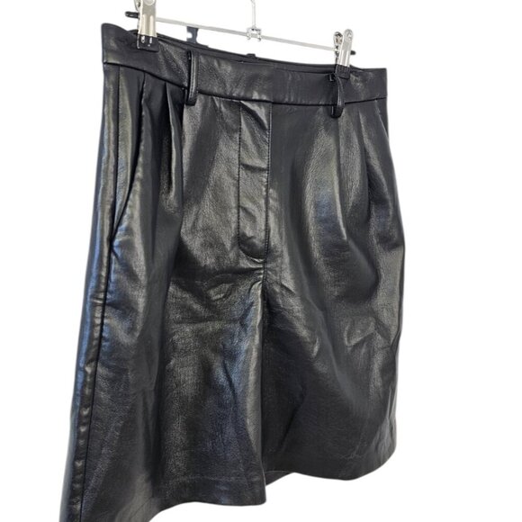 Aritzia Wilfred Limerick Short, Vegan Leather, High Rise, Black, Pleated, Size 6 - Picture 9 of 9